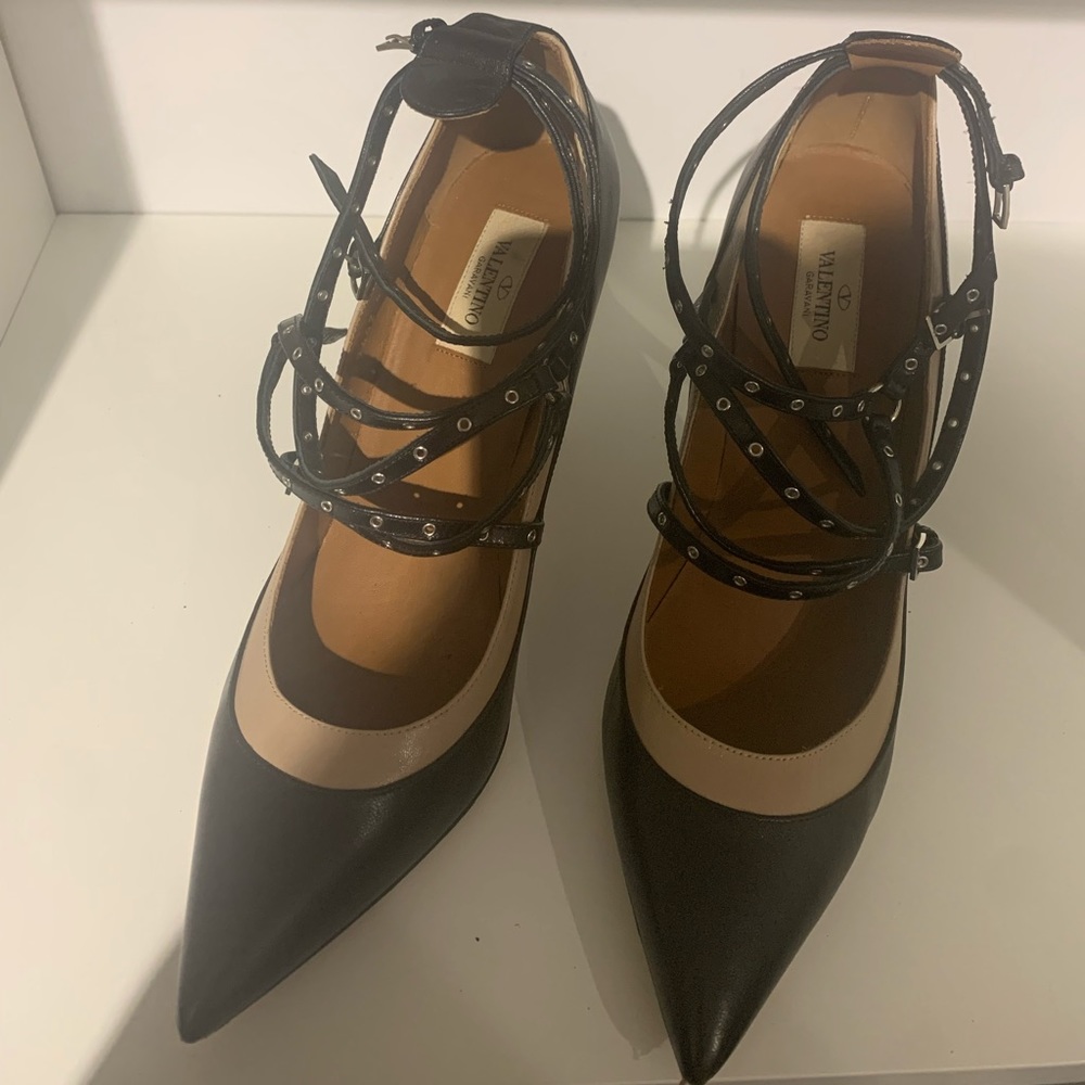 Valentino Love Latch- size 41 fits small